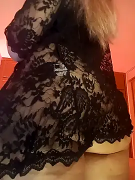 Snapshot of FREYJA- chatting on February 4, 5:42 am FREYJA- online show from February 4, 5:42 am