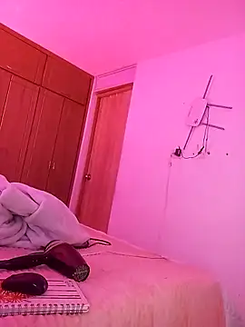 Snapshot of FREYJA- chatting on February 25, 7:58 pm FREYJA- online show from February 25, 7:58 pm