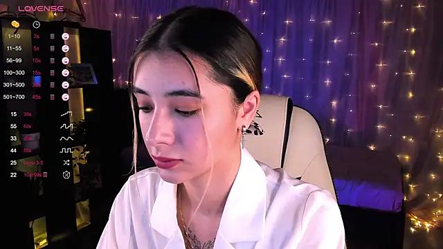 Snapshot of DarlaLike chatting on December 7, 4:42 am DarlaLike online show from December 7, 4:42 am