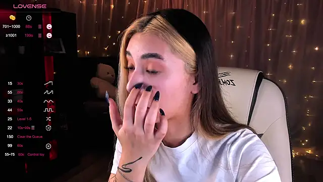 Snapshot of DarlaLike chatting on January 25, 5:40 am DarlaLike online show from January 25, 5:40 am