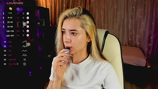 Snapshot of DarlaLike chatting on February 26, 8:26 am DarlaLike online show from February 26, 8:26 am