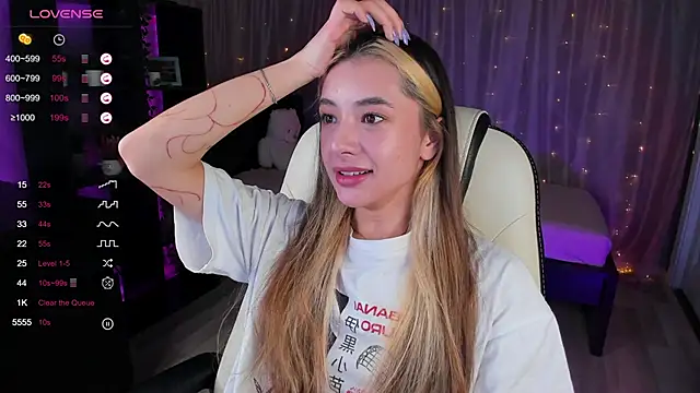 Snapshot of DarlaLike chatting on March 1, 3:43 am DarlaLike online show from March 1, 3:43 am