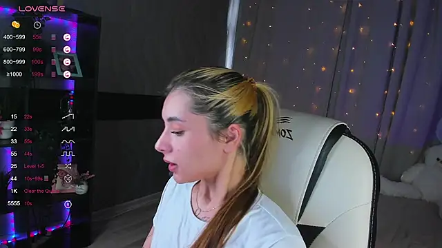 Snapshot of DarlaLike chatting on March 23, 6:58 am DarlaLike online show from March 23, 6:58 am