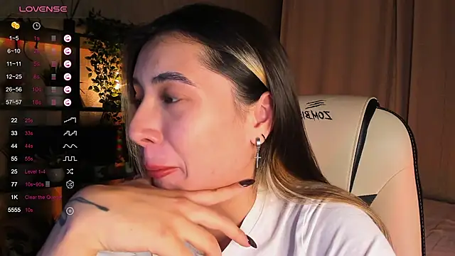 Snapshot of DarlaLike chatting on October 4, 4:10 am DarlaLike online show from October 4, 4:10 am