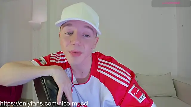 Snapshot of niico_18 chatting on December 4, 2:04 pm niico 18 online show from December 4, 2:04 pm