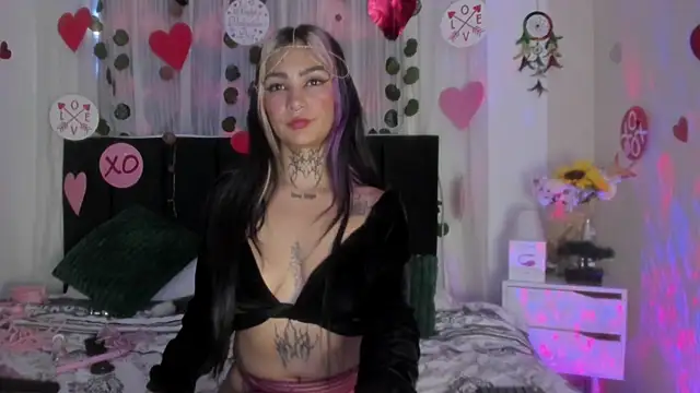 Snapshot of party-naugthysex chatting on February 15, 1:38 pm party-naugthysex online show from February 15, 1:38 pm