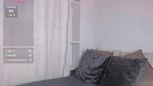 Snapshot of madisex_s chatting on March 17, 6:32 pm madisex s online show from March 17, 6:32 pm