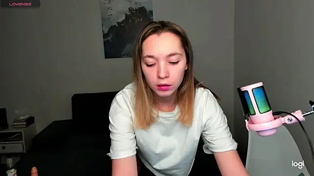 Snapshot of MiaThaine chatting on December 5, 3:15 am MiaThaine online show from December 5, 3:15 am