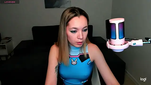 Snapshot of MiaThaine chatting on December 11, 1:49 pm MiaThaine online show from December 11, 1:49 pm