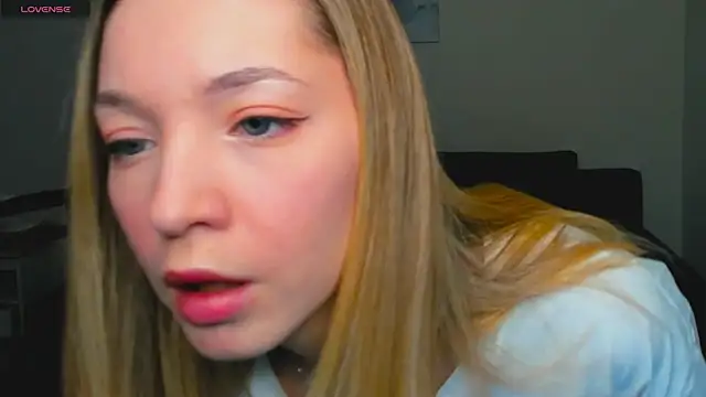 Snapshot of MiaThaine chatting on January 2, 1:06 am MiaThaine online show from January 2, 1:06 am