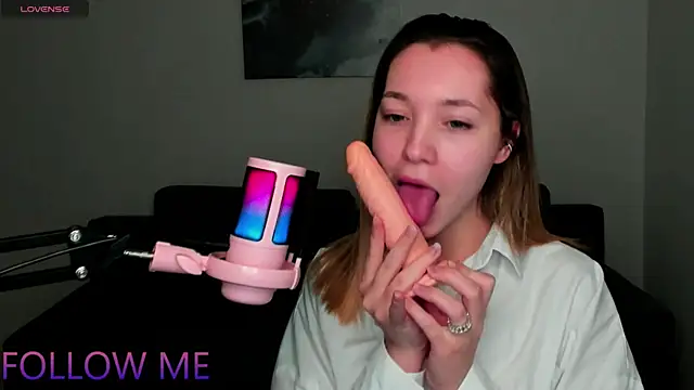 Snapshot of MiaThaine chatting on January 23, 1:08 am MiaThaine online show from January 23, 1:08 am