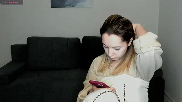 Snapshot of MiaThaine chatting on January 28, 1:18 am MiaThaine online show from January 28, 1:18 am