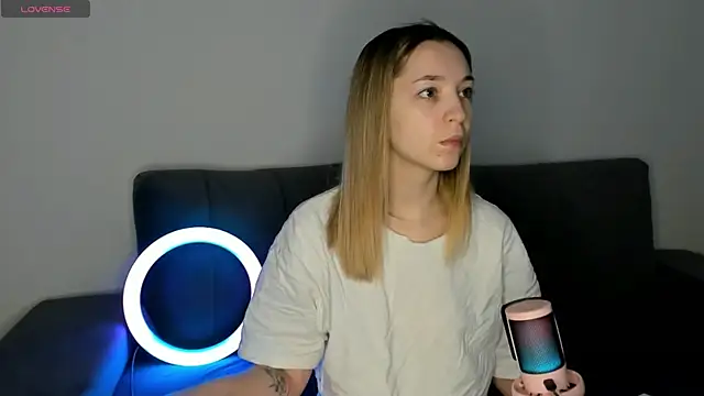 Snapshot of MiaThaine chatting on February 12, 1:59 pm MiaThaine online show from February 12, 1:59 pm