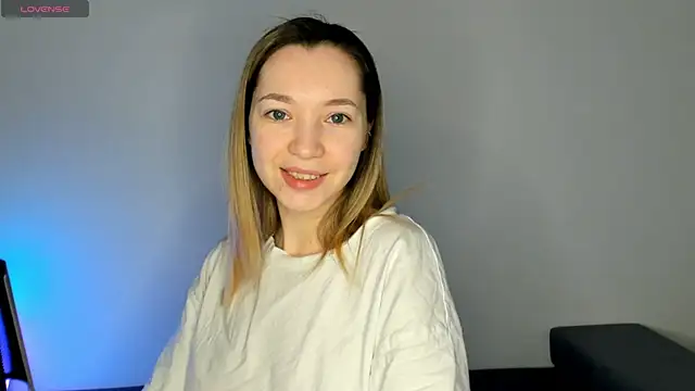 Snapshot of MiaThaine chatting on February 13, 1:19 am MiaThaine online show from February 13, 1:19 am