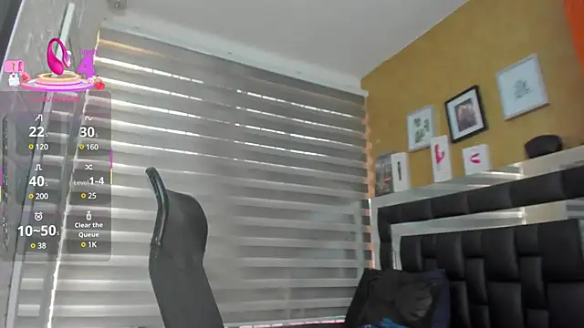 charlotte  G online show from March 6, 12:52 pm