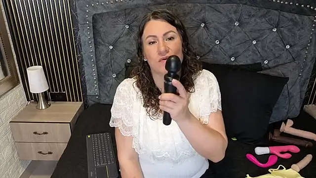 charlotte  G online show from May 1, 9:58 am