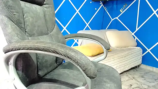 Snapshot of alexander_megan chatting on October 30, 2:51 pm alexander megan online show from October 30, 2:51 pm