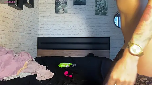 Snapshot of leesmoke chatting on October 23, 6:13 am leesmoke online show from October 23, 6:13 am