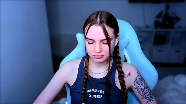 StellaLawless online show from December 17, 12:33 pm