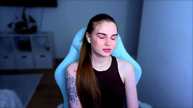 StellaLawless online show from December 20, 7:43 pm