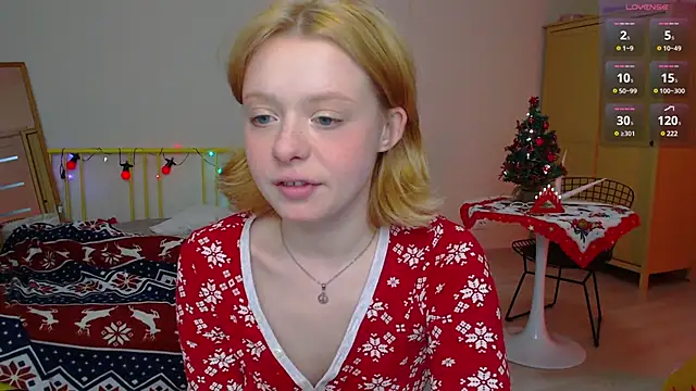 Snapshot of KatieMelone chatting on December 19, 5:18 pm KatieMelone online show from December 19, 5:18 pm
