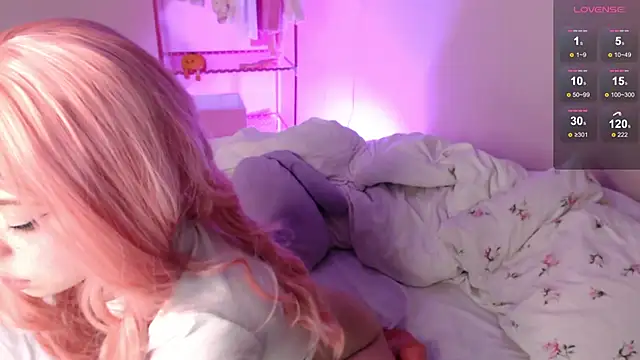 Snapshot of KatieMelone chatting on October 28, 12:03 am KatieMelone online show from October 28, 12:03 am