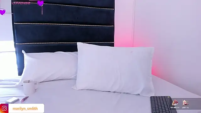 MarilynSmIith online show from January 7, 5:31 pm