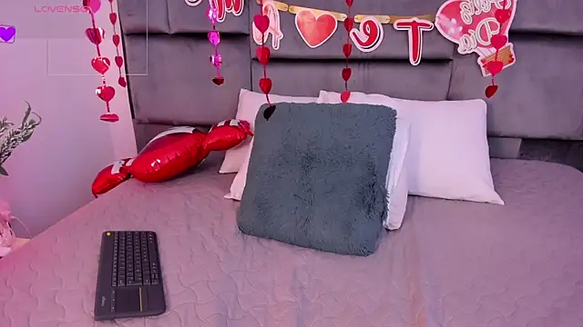 MarilynSmIith online show from February 8, 2:38 pm