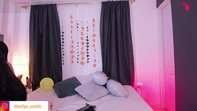 MarilynSmIith online show from October 10, 11:42 am