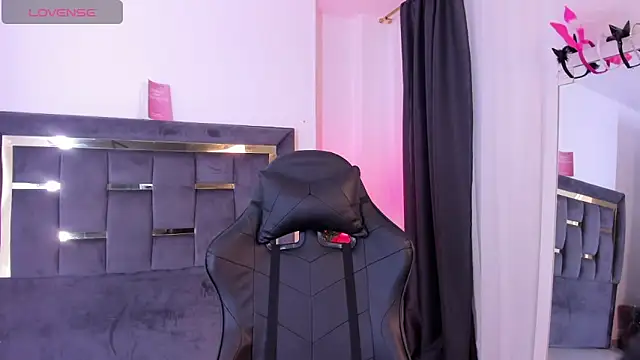 MarilynSmIith online show from December 4, 12:58 pm