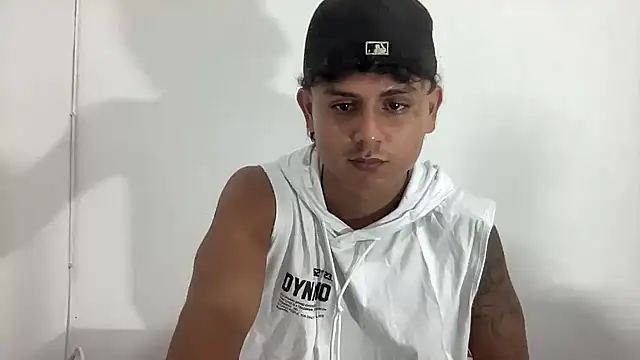 Snapshot of bob_petterson chatting on November 19, 2:11 am bob petterson online show from November 19, 2:11 am