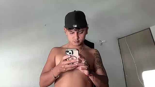 Snapshot of bob_petterson chatting on December 18, 4:02 pm bob petterson online show from December 18, 4:02 pm