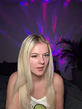 Snapshot of Allylove03 chatting on December 22, 5:01 am Allylove03 online show from December 22, 5:01 am