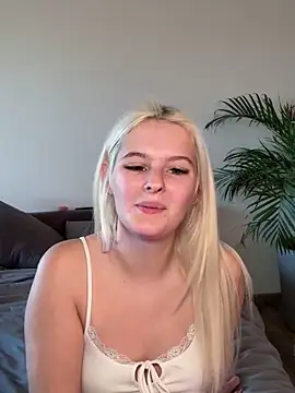 Snapshot of Allylove03 chatting on January 10, 5:56 pm Allylove03 online show from January 10, 5:56 pm