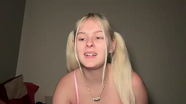 Snapshot of Allylove03 chatting on February 17, 6:59 pm Allylove03 online show from February 17, 6:59 pm