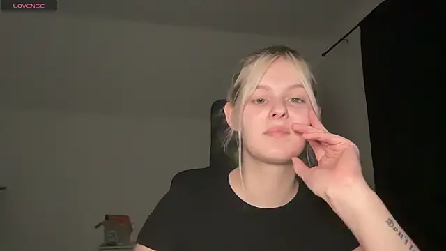 Snapshot of Allylove03 chatting on September 24, 5:27 pm Allylove03 online show from September 24, 5:27 pm