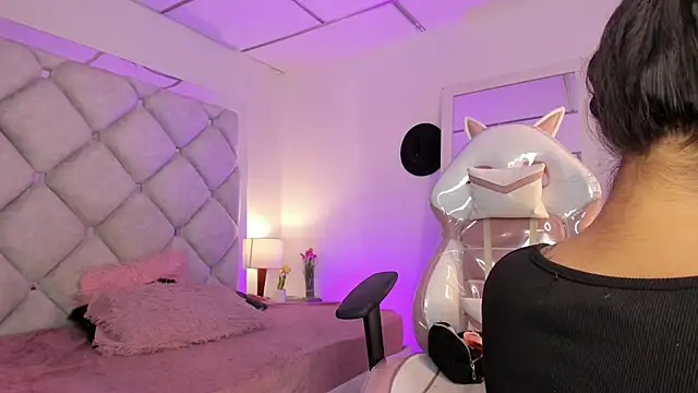 alessiaferry online show from November 27, 4:42 pm