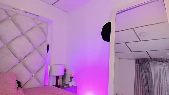 alessiaferry online show from February 20, 5:02 pm