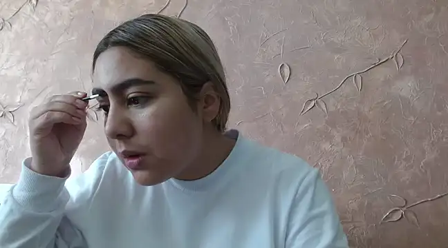 Miabonnett  online show from January 29, 12:45 pm