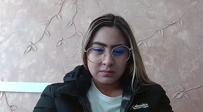 Miabonnett  online show from February 3, 4:10 pm