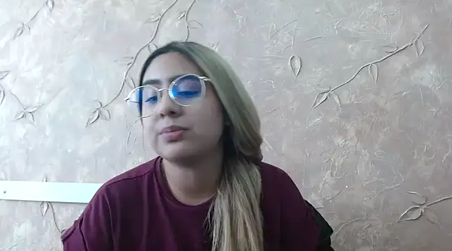 Miabonnett  online show from February 6, 7:07 pm