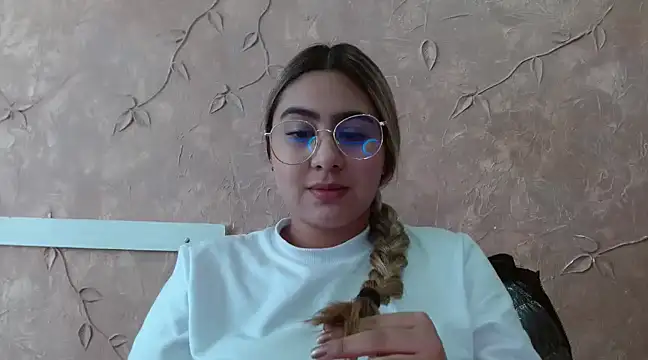 Miabonnett  online show from February 17, 4:26 pm