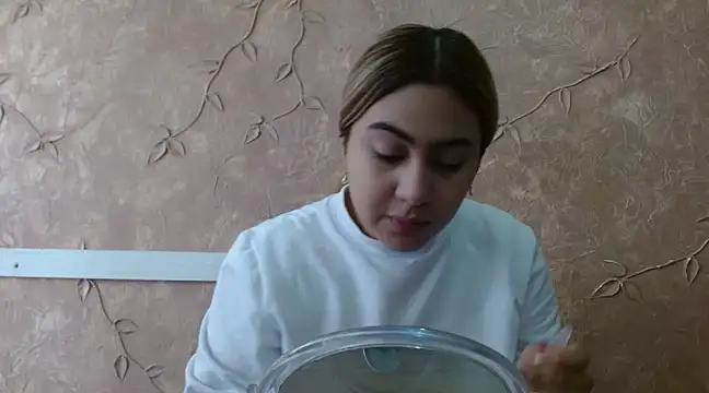 Miabonnett  online show from March 3, 12:05 pm