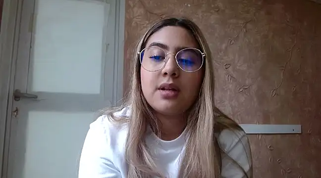 Miabonnett  online show from March 3, 3:09 pm