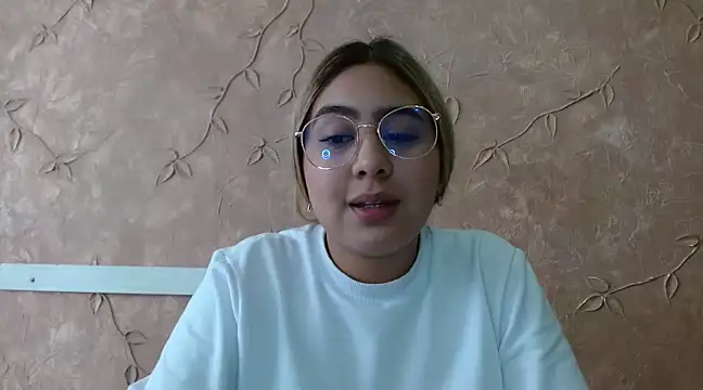 Miabonnett  online show from March 18, 3:10 pm