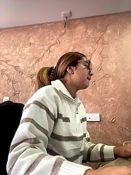 Miabonnett  online show from September 19, 11:55 am