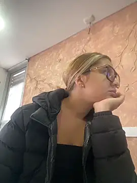 Miabonnett  online show from November 19, 12:16 pm