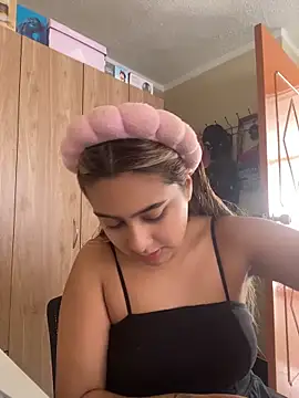 Miabonnett  online show from June 11, 3:21 pm