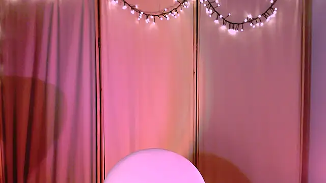 Snapshot of Malinax chatting on December 16, 11:28 pm Malinax online show from December 16, 11:28 pm