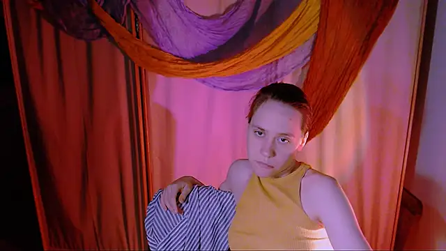 Snapshot of Malinax chatting on December 4, 10:18 pm Malinax online show from December 4, 10:18 pm